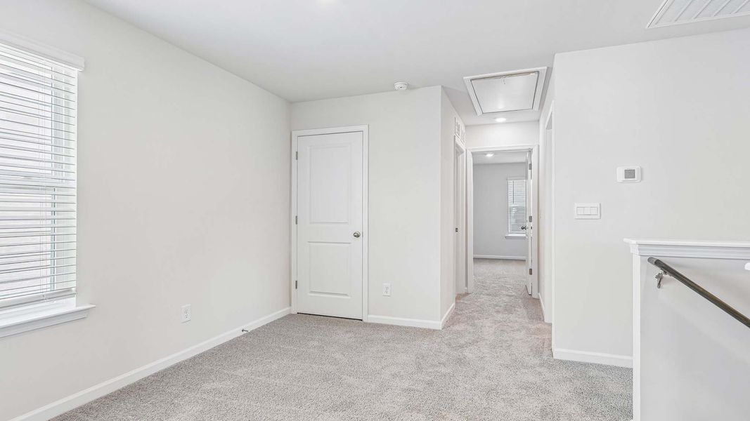 Spacious, unfurnished interior of a new home in Fergus Crossing, York (Image 20).