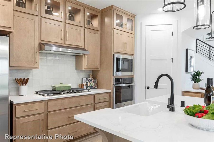 Furnished interior view inside a new home in Creekshaw, Royse City (Image 18).