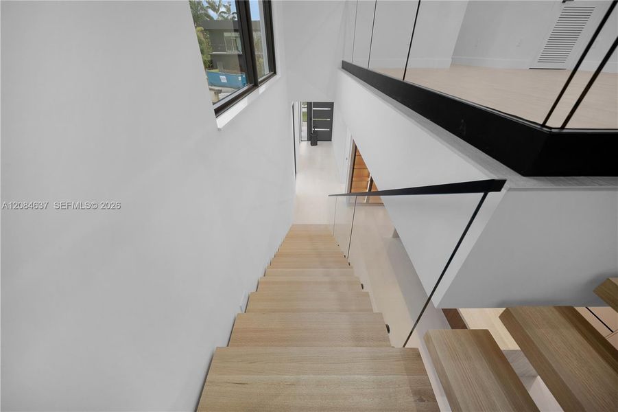 Spacious, unfurnished interior of a new home in , Fort Lauderdale (Image 51).