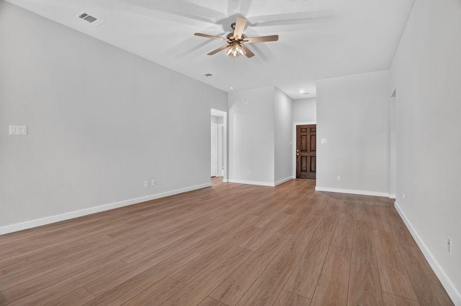 Spacious, unfurnished interior of a new home in Craftsman's Corner, Cleburne (Image 21).