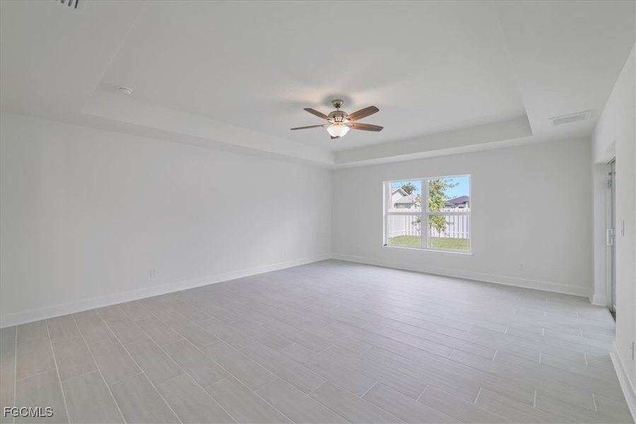 Spacious, unfurnished interior of a new home in Cape Coral, Cape Coral (Image 23).