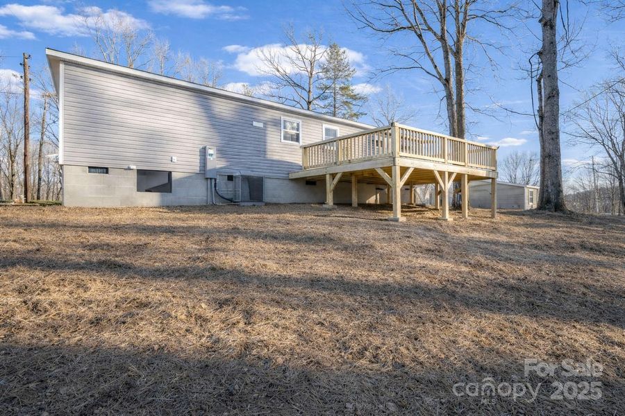 Exterior details and patio area of a home in , Marion (Image 20).