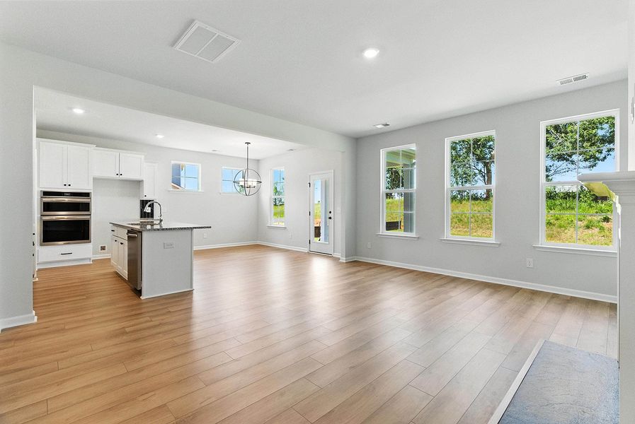 Spacious, unfurnished interior of a new home in Landmark Commons, Boiling Springs (Image 15).