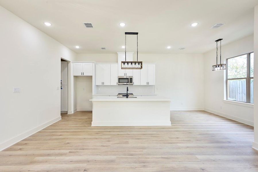 Spacious, unfurnished interior of a new home in , Houston (Image 11).