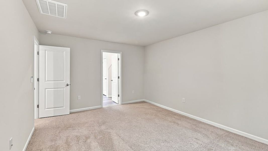 Spacious, unfurnished interior of a new home in Hawk Ridge, Anderson (Image 30).