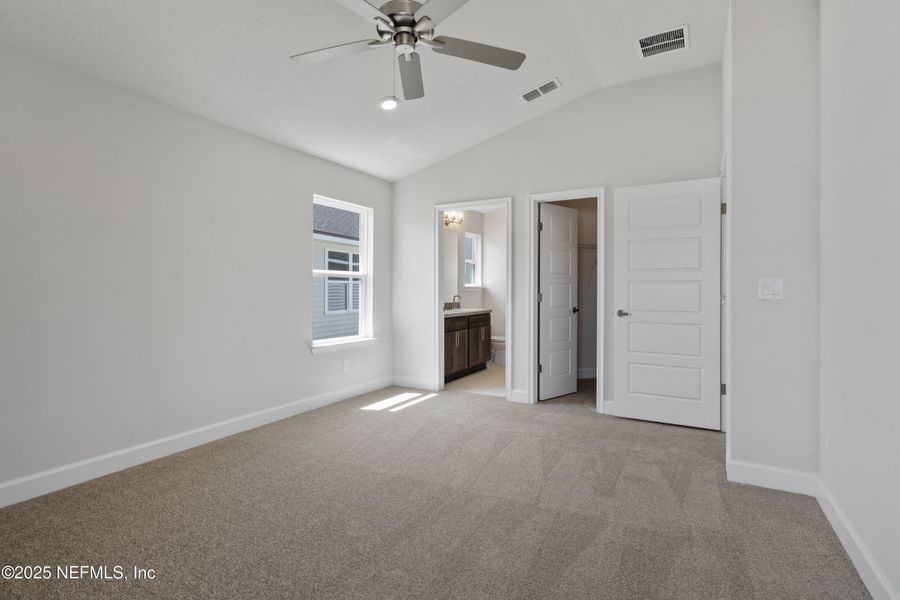 Spacious, unfurnished interior of a new home in Summerglen, Jacksonville (Image 37).