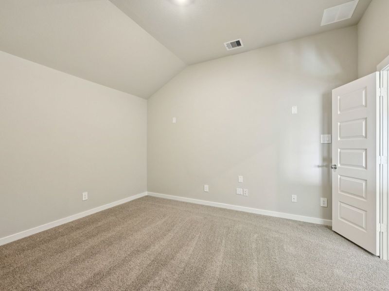 Spacious, unfurnished interior of a new home in Kingdom Heights, Rosenberg (Image 17).