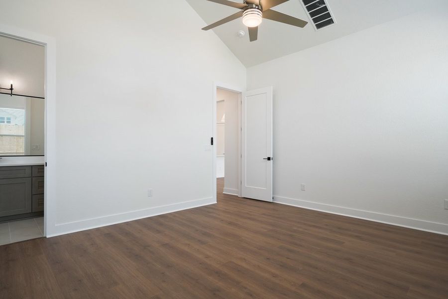 Spacious, unfurnished interior of a new home in Foxfield, Austin (Image 15).