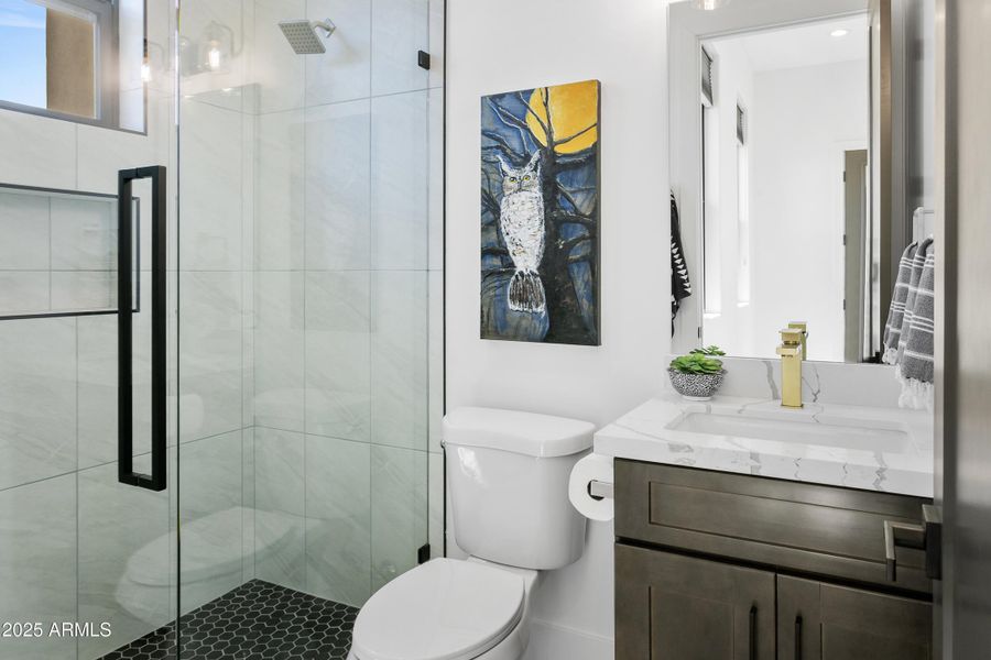 Bedroom 4 en suite Bath