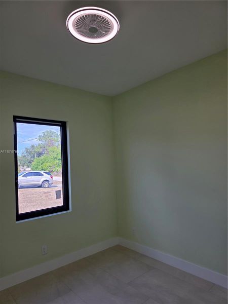Spacious, unfurnished interior of a new home in , Lehigh Acres (Image 17).