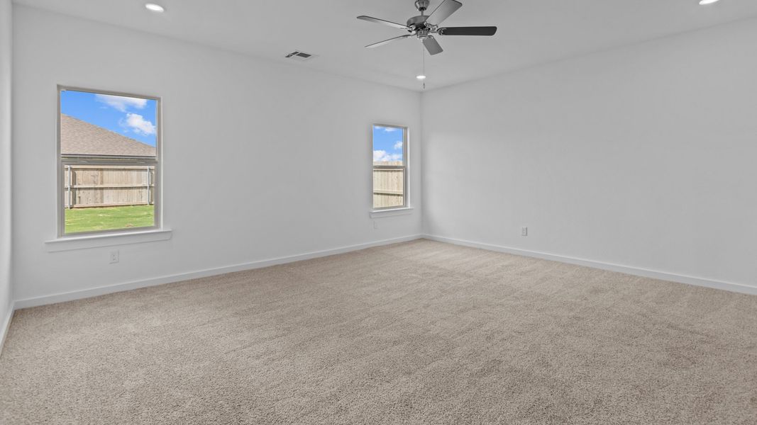 Spacious, unfurnished interior of a new home in Allen Farms, Lubbock (Image 12).