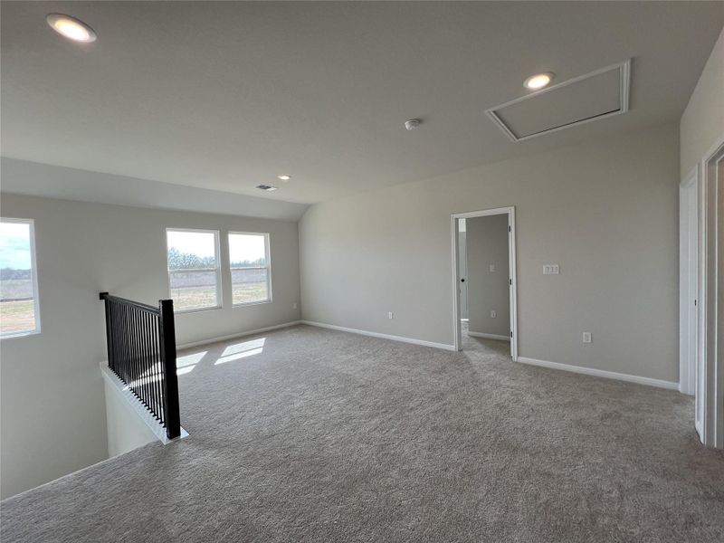 Spacious, unfurnished interior of a new home in Rolling Glen, Hutto (Image 27).