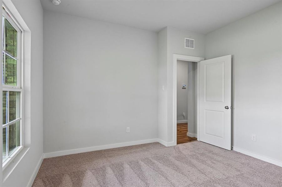 Spacious, unfurnished interior of a new home in Lone Oak, Alvarado (Image 28).