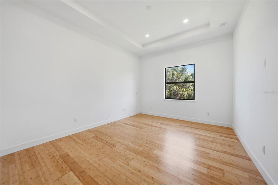 Spacious, unfurnished interior of a new home in , Port Charlotte (Image 39).