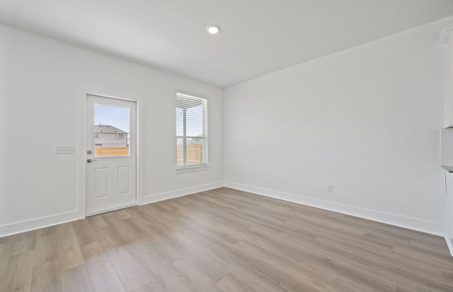 Spacious, unfurnished interior of a new home in Crosswinds, Kyle (Image 16).