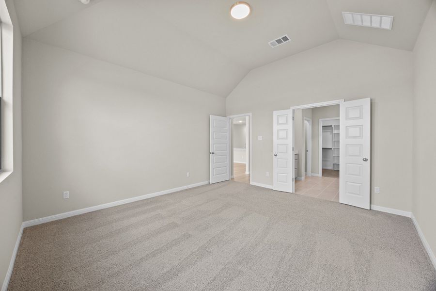 Spacious, unfurnished interior of a new home in Trinity Ranch, Elgin (Image 25).