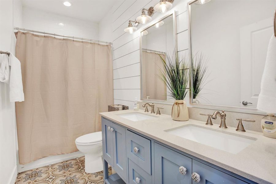 Furnished interior view inside a new home in , Galveston (Image 8).