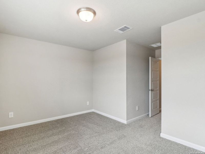Spacious, unfurnished interior of a new home in Royal Crest, San Antonio (Image 21).