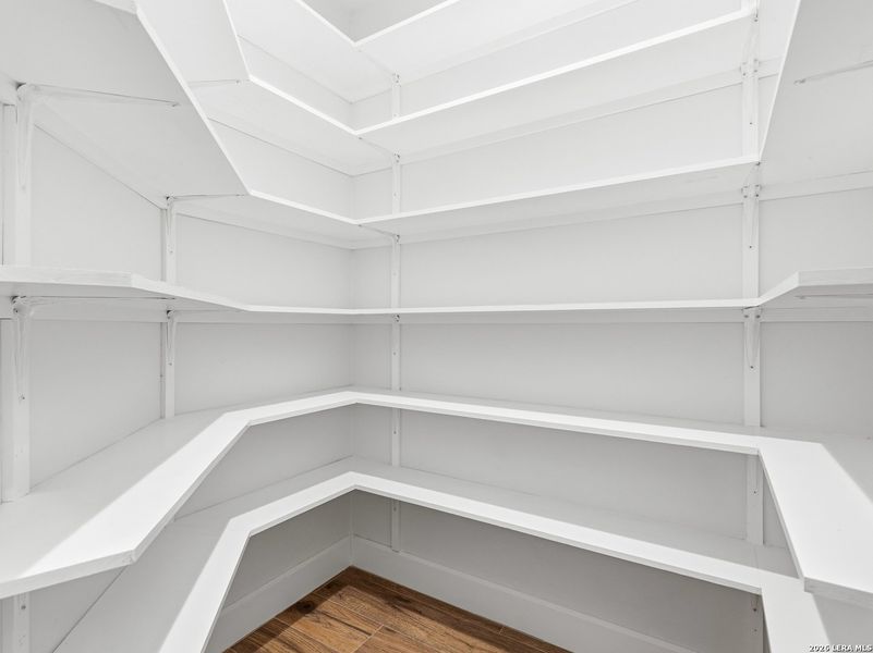 Spacious, unfurnished interior of a new home in , Terrell Hills (Image 39).