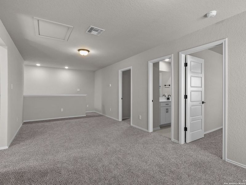 Spacious, unfurnished interior of a new home in Applewhite Meadows, San Antonio (Image 25).