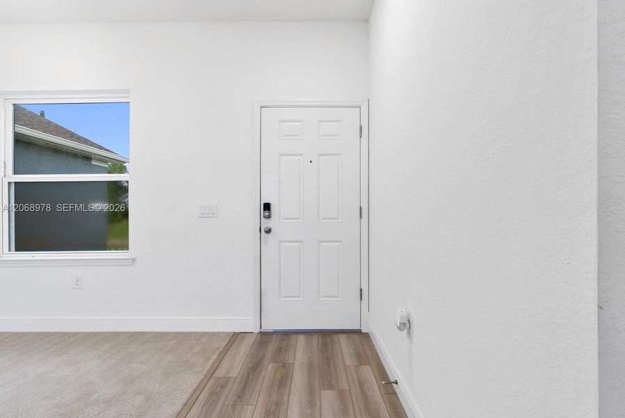 Spacious, unfurnished interior of a new home in , Cape Coral (Image 16).