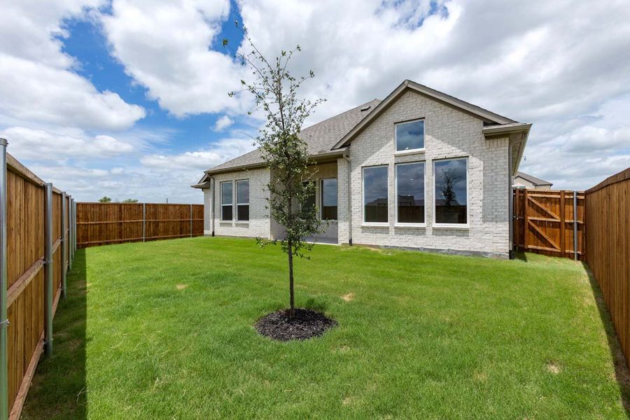 Exterior details and patio area of a home in Timberbrook, Justin (Image 25).