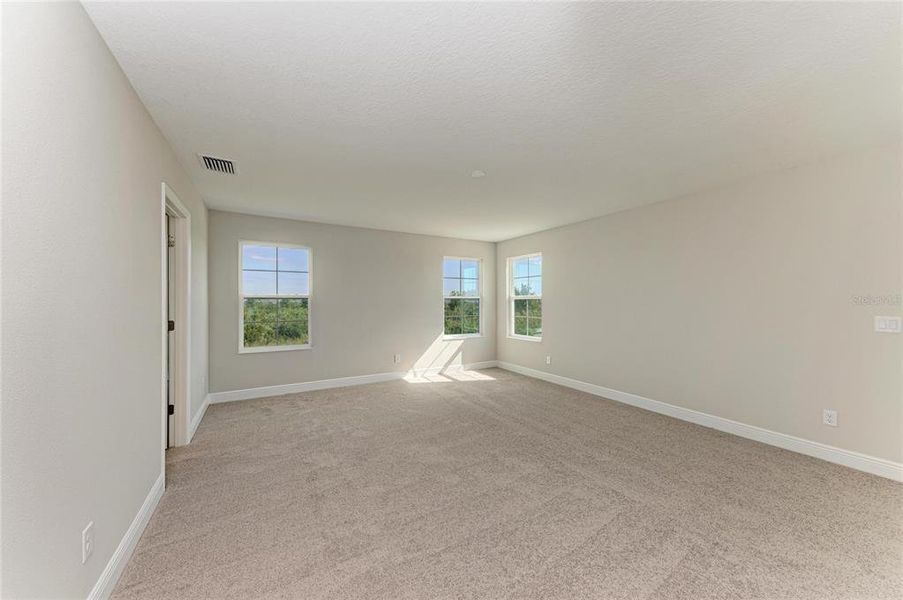 Spacious, unfurnished interior of a new home in Mirada, San Antonio (Image 19).