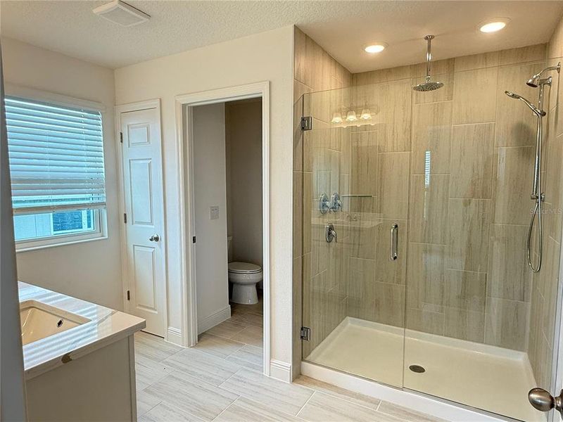 Furnished interior view inside a new home in Ridgeview, Clermont (Image 7).