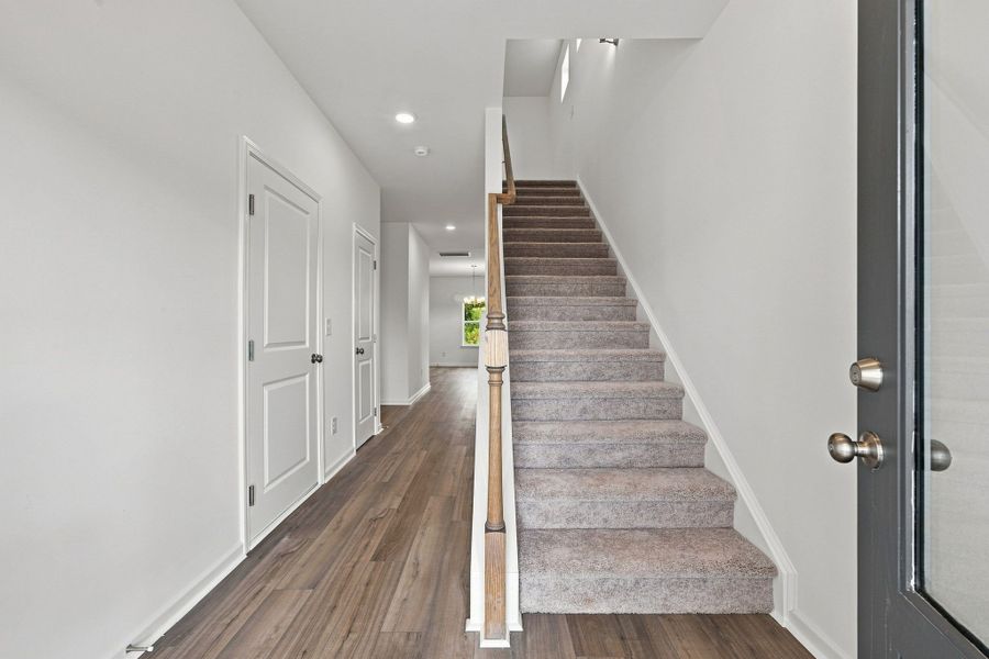 Spacious, unfurnished interior of a new home in The Oaks, Clarksville (Image 15).