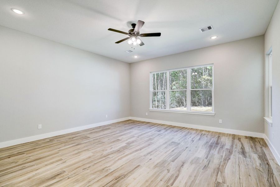 THE PICTURE SHOWN IS NOT THE ACTUAL HOME. TRINITY SIGNATUE HOMES IS BUILDING A SIMILAR FLOOR PLAN. THE PICTURE SHOWN IS NOT THE ACTUAL HOME. TRINITY SIGNATUE HOMES IS BUILDING A SIMILAR FLOOR PLAN.