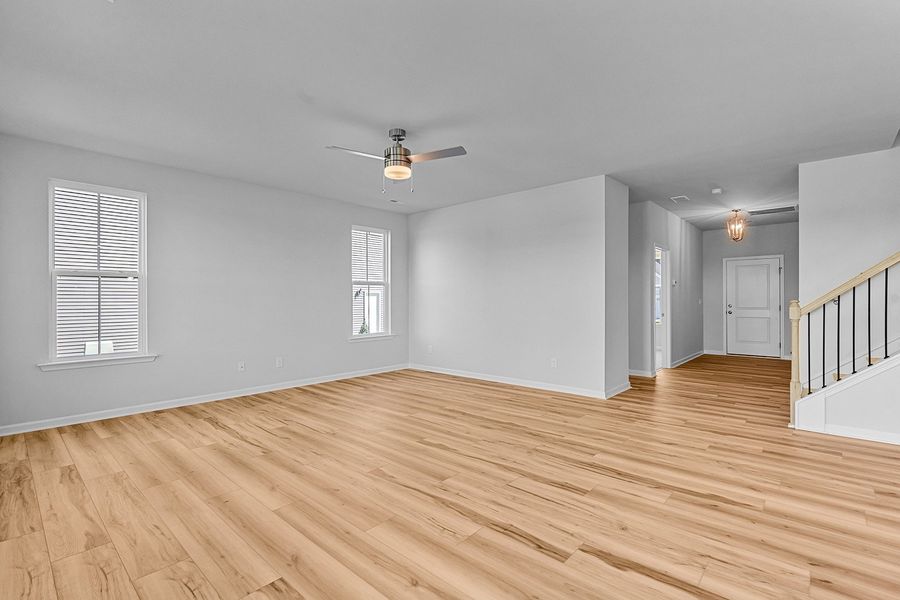 Spacious, unfurnished interior of a new home in Fieldstone, Lexington (Image 18).