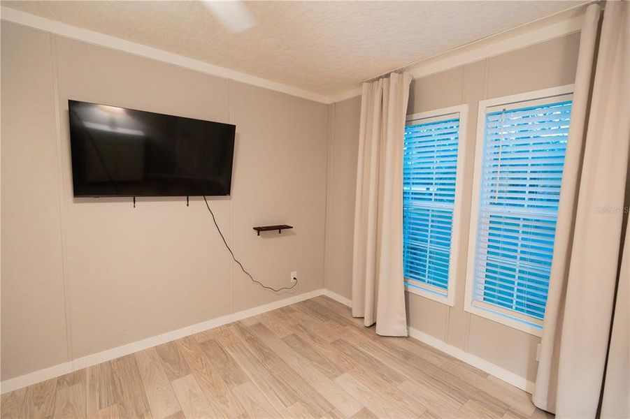 Spacious, unfurnished interior of a new home in , Bronson (Image 22).