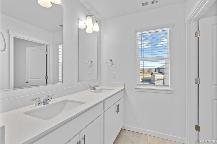 Furnished interior view inside a new home in Vantage, Berthoud (Image 18).