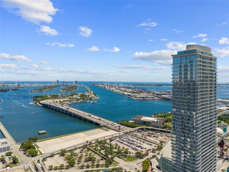 Condo located in Miami, FL showcasing its design and architecture (Image 13). Condo located in Miami, FL showcasing its design and architecture (Image 13).