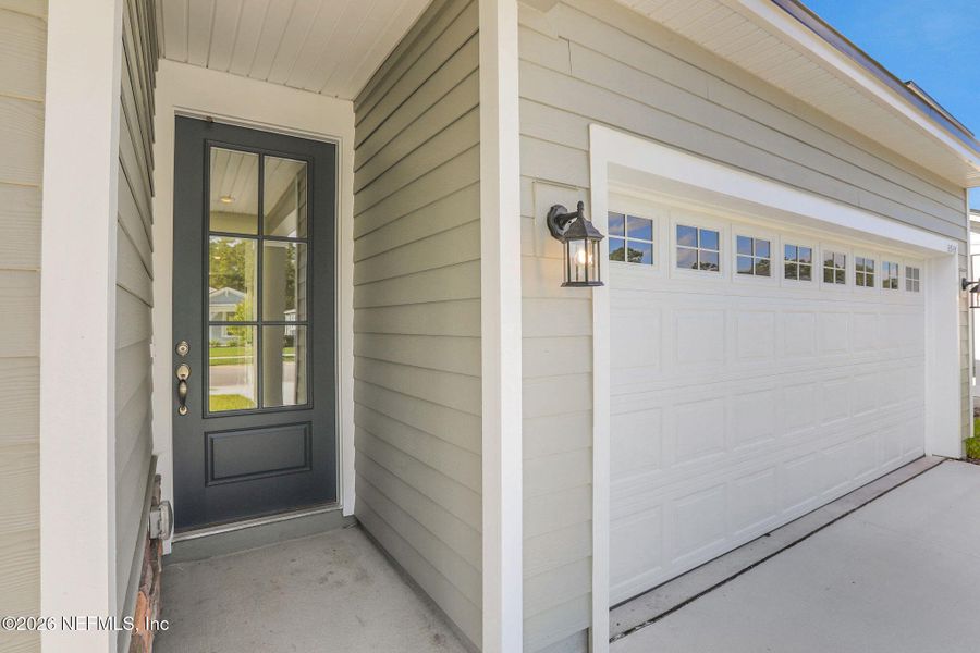 Exterior details and patio area of a home in Hyland Trail, Green Cove Springs (Image 4).