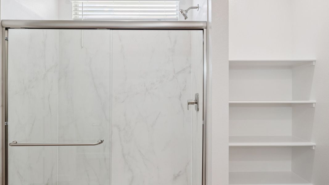 Representative interior finishes for a home built from the Apache by D.R. Horton in Zanjero Pass, Glendale (Image 11).