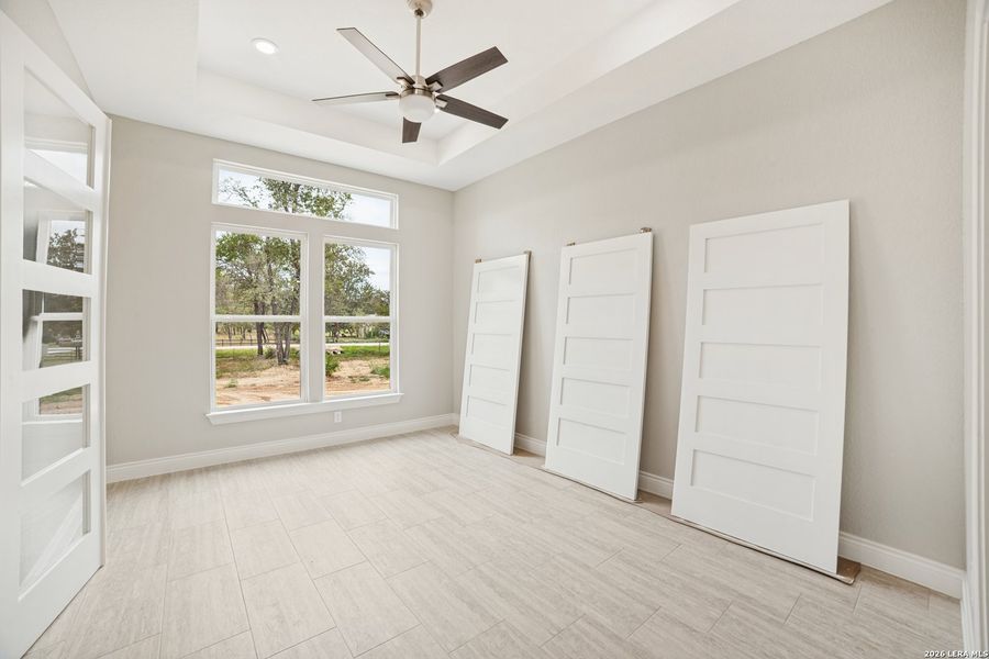 Spacious, unfurnished interior of a new home in , Natalia (Image 34).