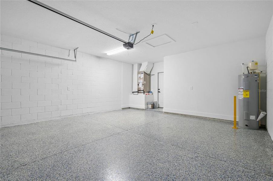 Spacious, unfurnished interior of a new home in , Deltona (Image 41).