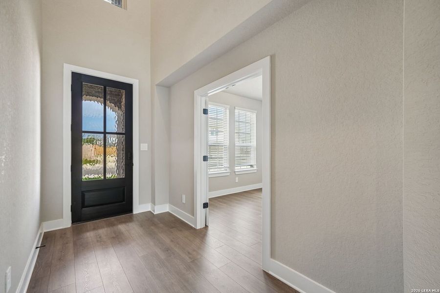 Spacious, unfurnished interior of a new home in Fox Falls, Boerne (Image 37).