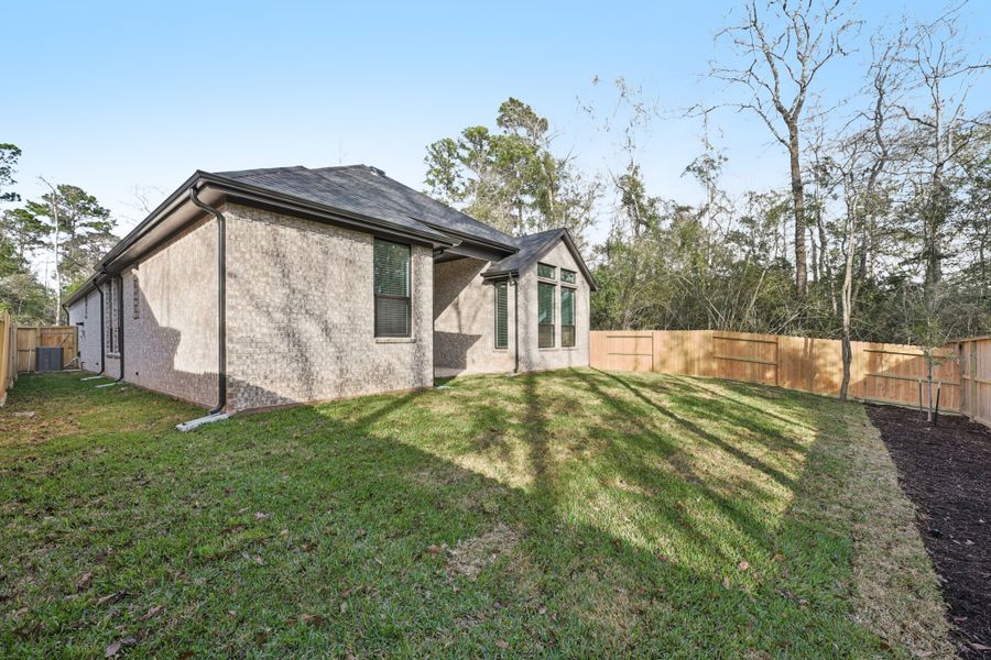 Exterior details and patio area of a home in Wood Leaf Reserve, Tomball (Image 30).