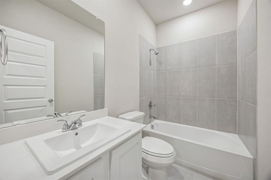 Bathroom in the Wimbledon home plan by Trophy Signature Homes – REPRESENTATIVE PHOTO Bathroom in the Wimbledon home plan by Trophy Signature Homes – REPRESENTATIVE PHOTO