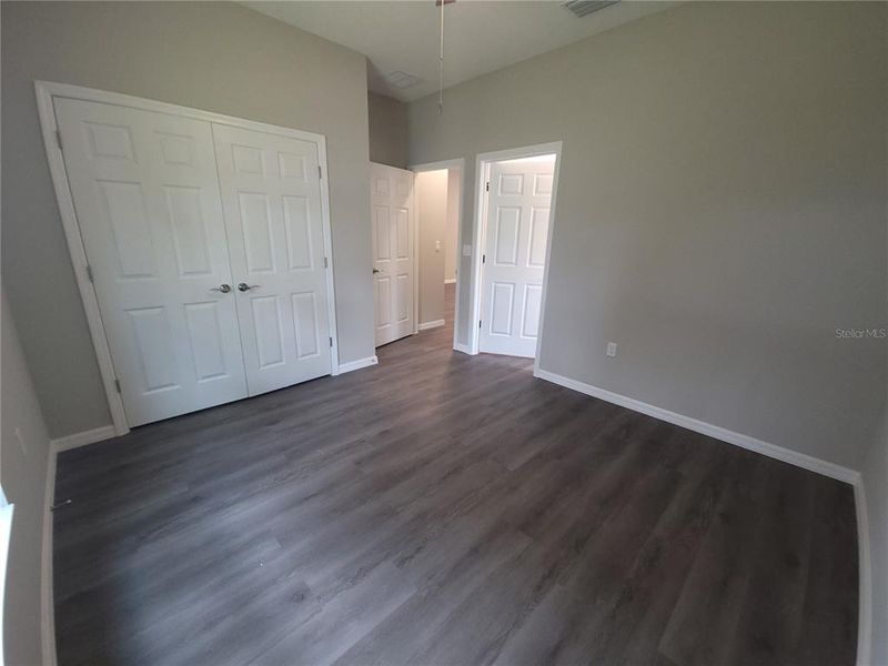 Spacious, unfurnished interior of a new home in , Tampa (Image 6).