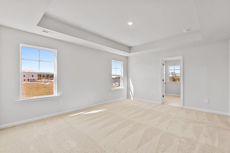 Spacious, unfurnished interior of a new home in Fieldstone, Lexington (Image 30).
