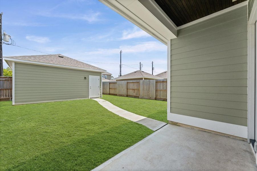 Exterior details and patio area of a home in , Pearland (Image 19).