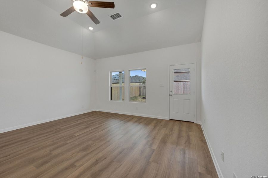 Spacious, unfurnished interior of a new home in Park Place, New Braunfels (Image 20).
