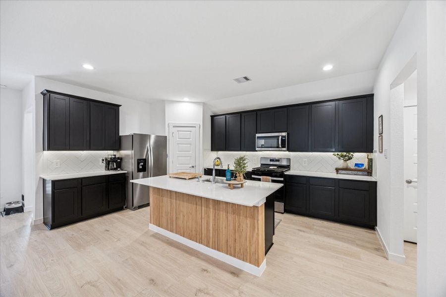 Furnished interior view inside a new home in Tamarron, Fulshear (Image 6). Furnished interior view inside a new home in Tamarron, Fulshear (Image 6).
