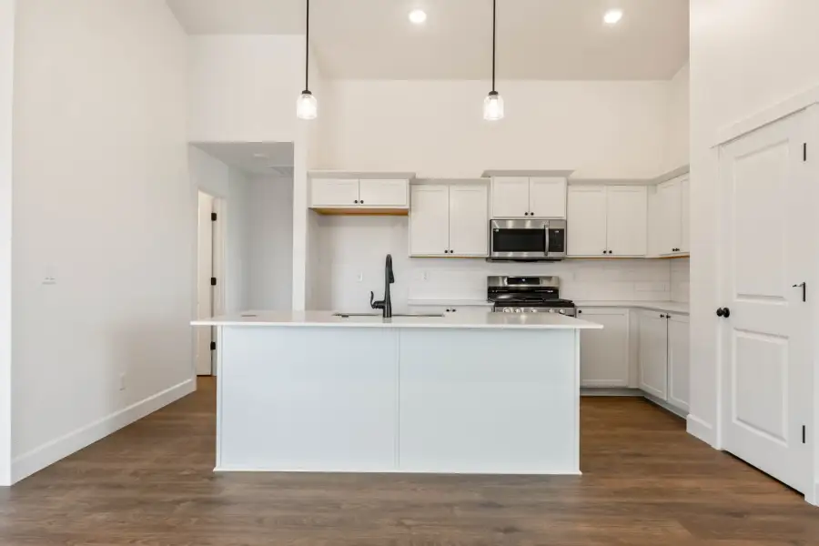 Furnished interior view inside a new home in Willowbrook, Madras (Image 4).
