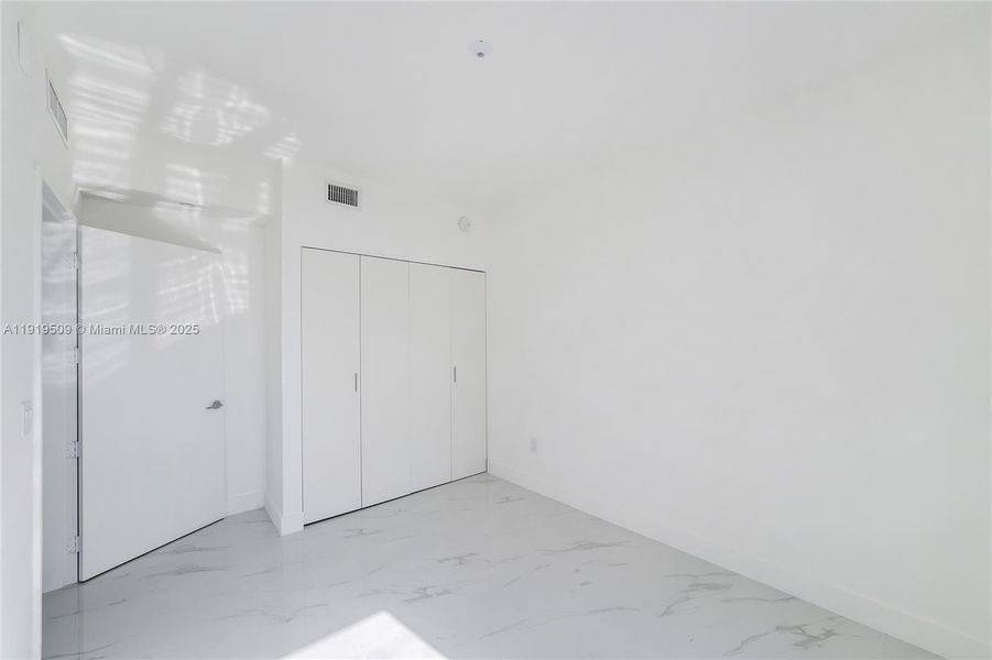 Spacious, unfurnished interior of a new home in , Miami (Image 24).
