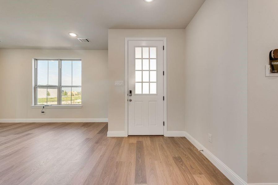 Spacious, unfurnished interior of a new home in Bayside, Rowlett (Image 27).