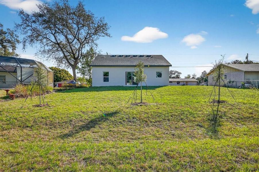 Exterior details and patio area of a home in , Deltona (Image 4).